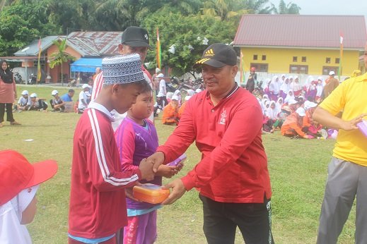 Hari Guru Nasional 2022 & HUT PGRI Ke-77,  PGRI Kepenuhan Hulu adakan Lomba Jalan Santai