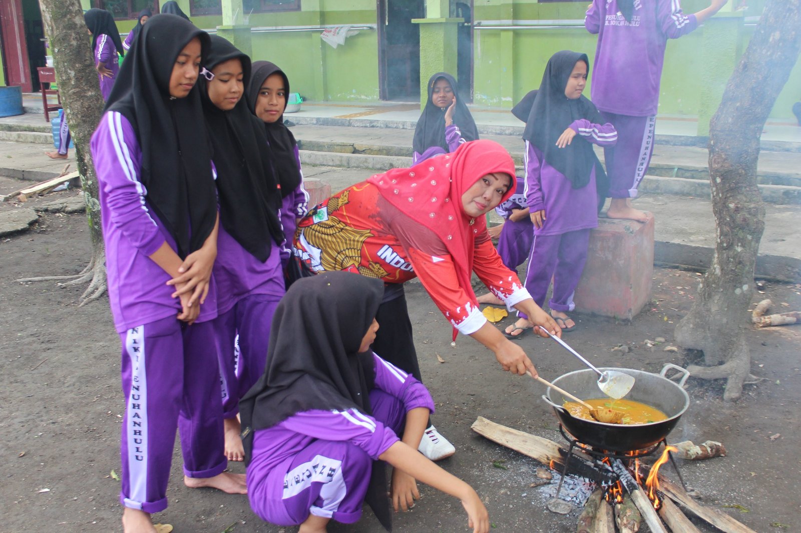 Peningkatan Karakter Pelajar Pancasila Lewat Pelestarian Masakan Tradisional di SMP Negeri 1 Kepenuhan Hulu